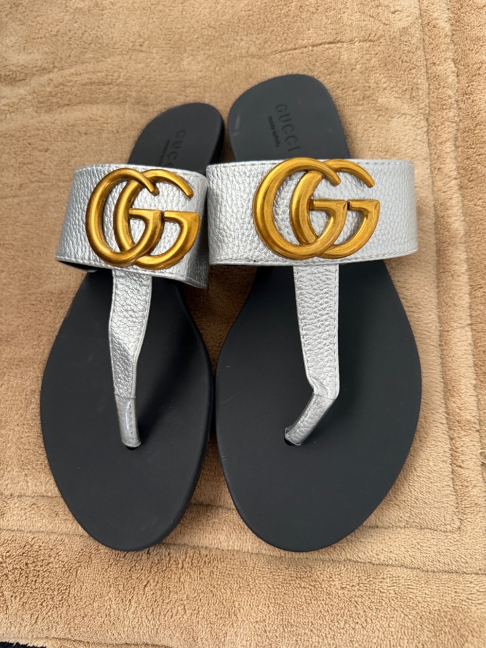 Gucci Silver Leather Thong Sandals with Gold Double G. Brand new